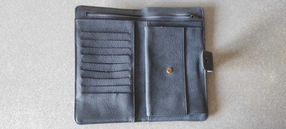 VENDO Carteira em pele sintetica
