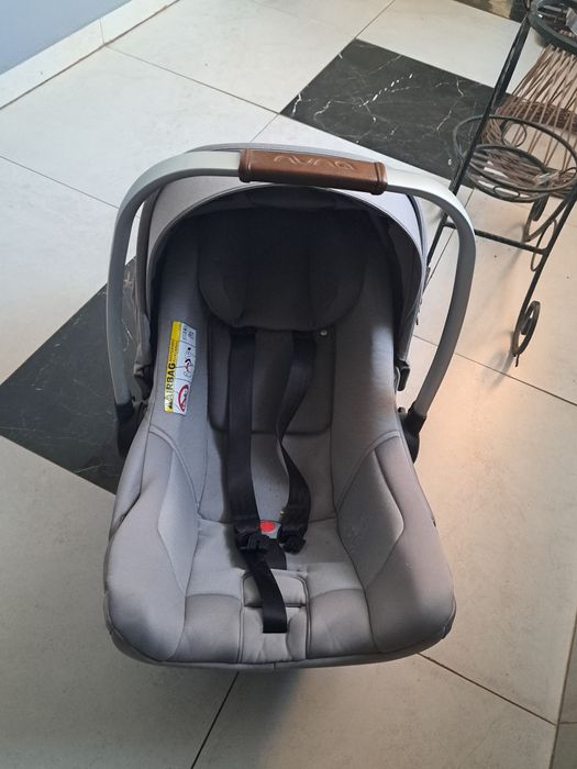 Nosidełko, fotelik samochodowy