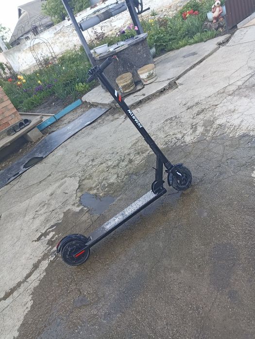 Електро самокат Midvey робить все став поїхав