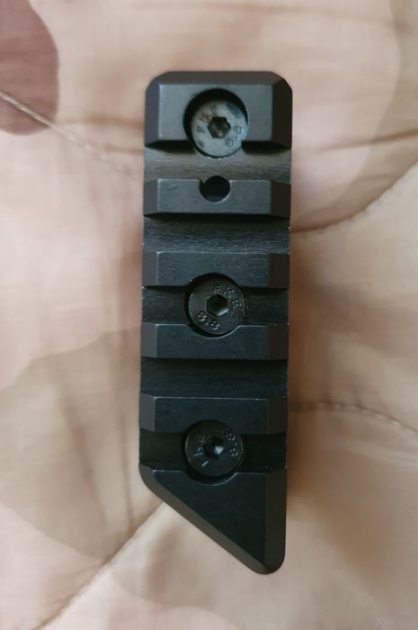 Calha Picatinny preta