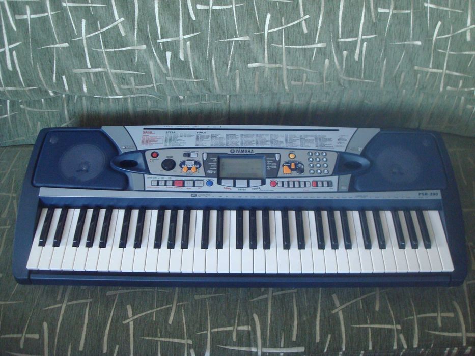 Продам синтезатор Ямаха