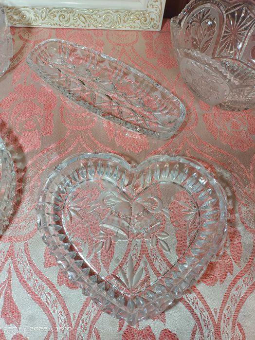 Розпродаж кришталю . Цукерниці, салатники .