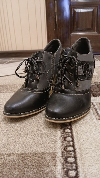 Продам жіночі черевики