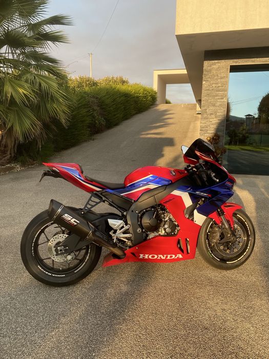 Honda CBR1000RR-R Fireblade + Extras