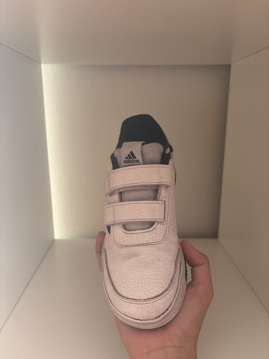 sapatilhas brancas menino