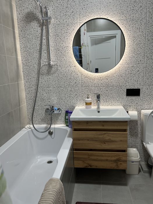 ТЕПЛА Квартира подобово центр Яровиця. Укриття і Звітні документи є!