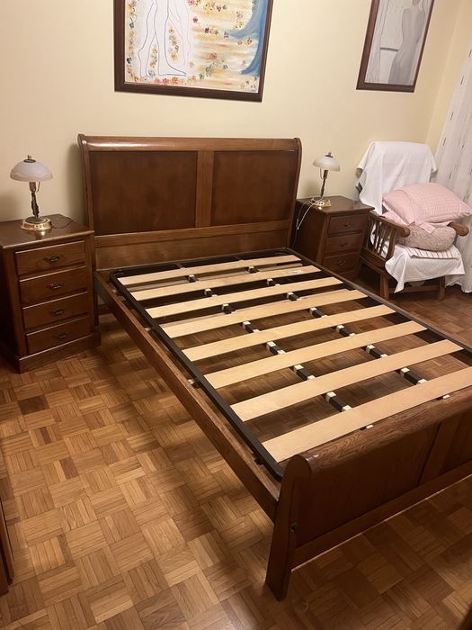 Recheio de quarto em madeira