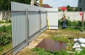 Заборы из металлопрофиля