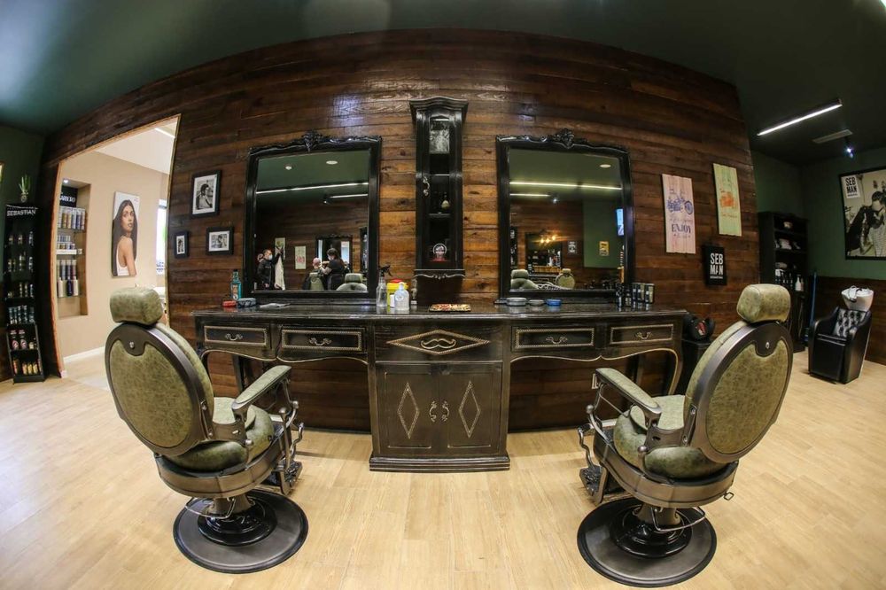 Cadeiras Barbearia e Bancada Completos