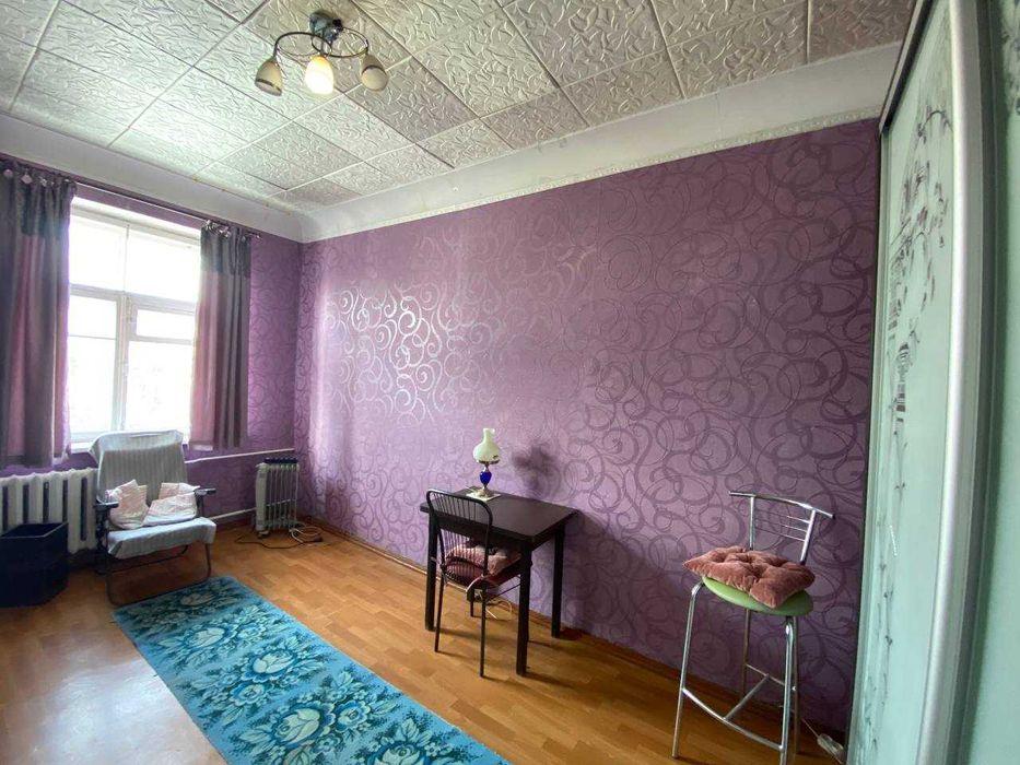 Продаётся двухкомнатная квартира по улице Соборности, ост. Театральная