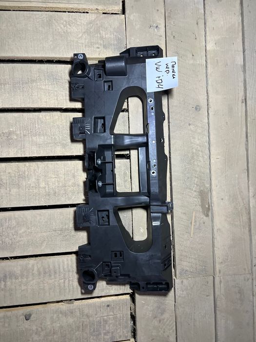 Панель передняя  (телевизор) Volkswagen ID4  11G 805 563B 11D805563G