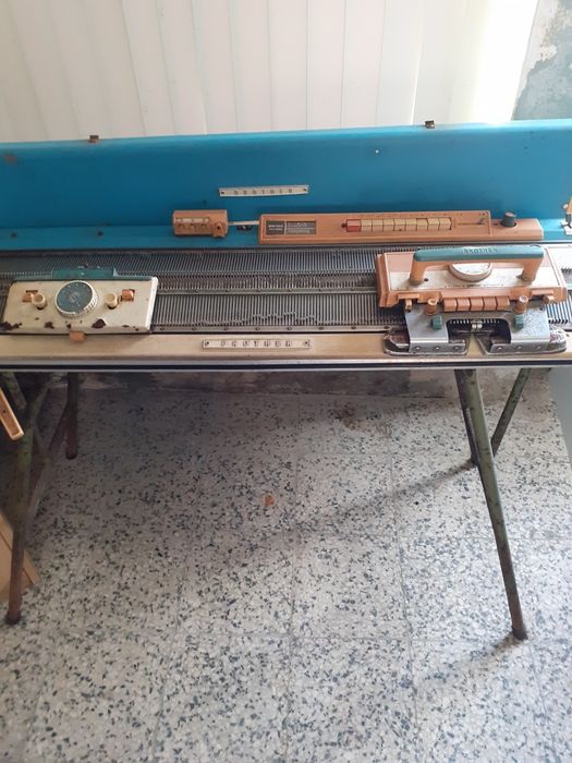 Maquina de tricô BROTHER KH-588