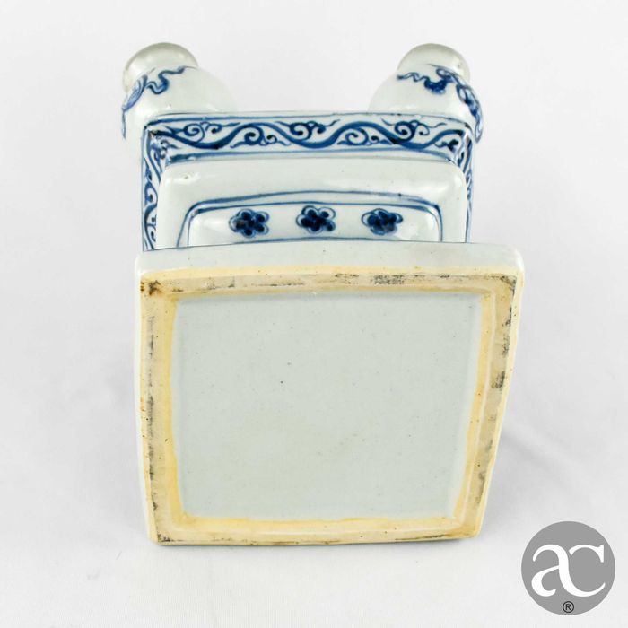 Rara Floreira Porcelana da China, em forma de Pagode, República