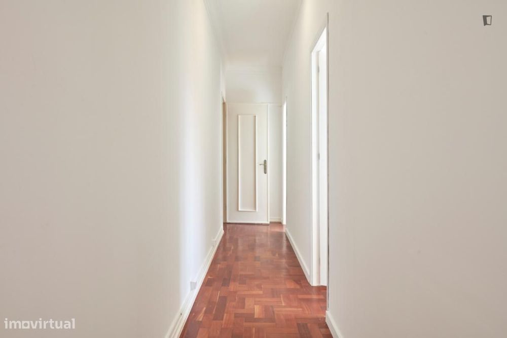 Quarto - localizado em Entrecampos Lisbon