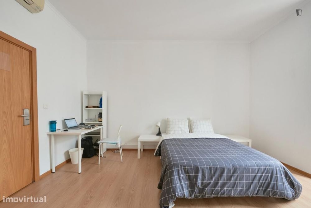 Quarto - localizado em Entrecampos Lisbon
