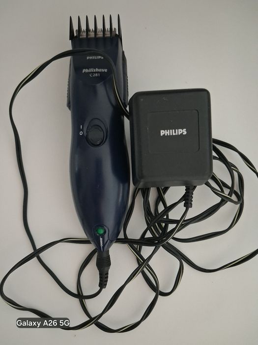 Sprzedam maszynkę Philipsa z kosmetyczką.
