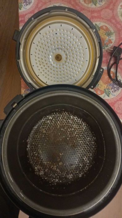 Продаю Мультиварку.