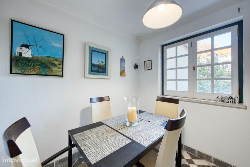 Quarto - localizado em Carcavelos Lisbon