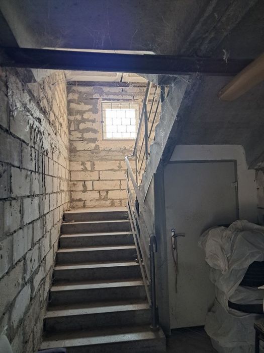 Продаж  виробничої  окремо стоячої будівлі в м.Боярка. Закрита територія 15сот.