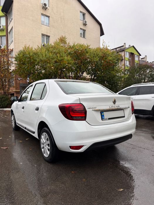 Продаж автомобіля Renault Logan