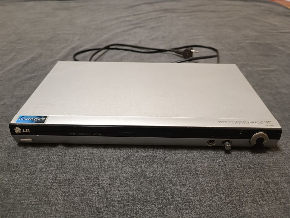 CD проигрыватель LG DKU860
