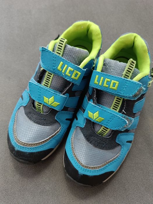 Dziecięce buty sportowe na rzepy 33