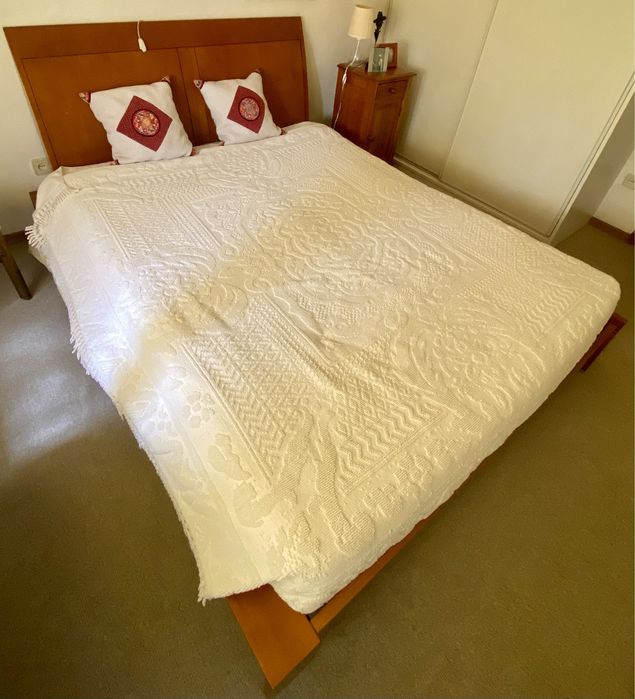 Cama de casal + colchäo em cerejeira