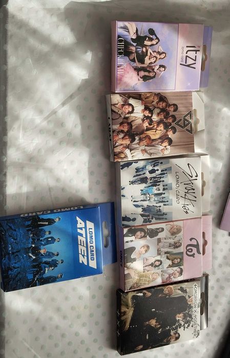 К- поп карточки різні групи