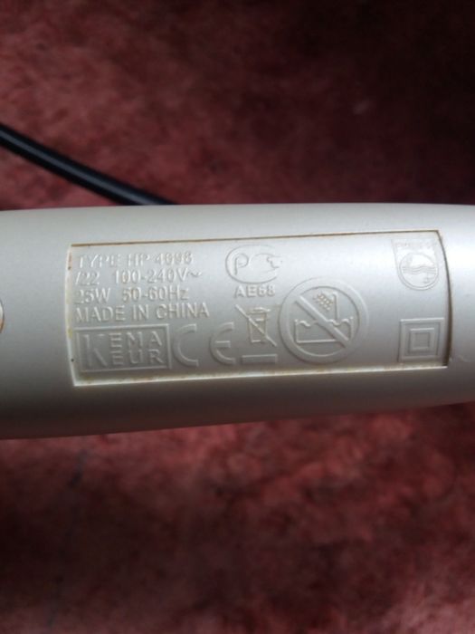 Фен-плойка для укладки волос.