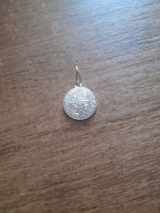 Sprzedam srebrny medalik