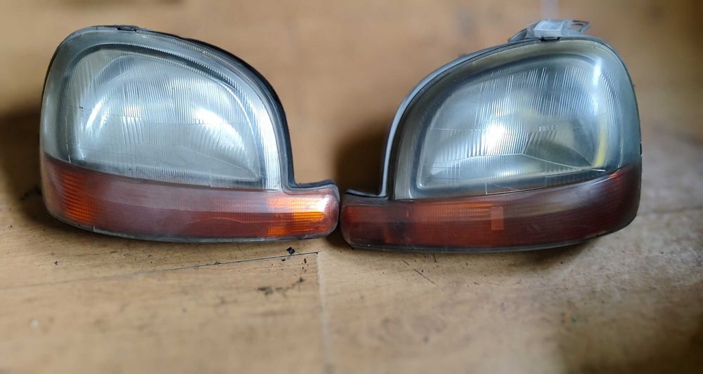 Renault Kangoo - Lampy przednie kpl