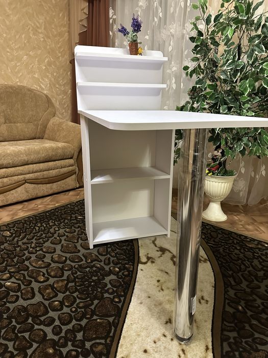 Маникюрный стол,стол под ноутбук,компактный стол