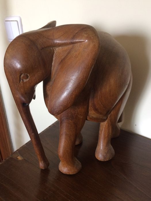 Animais e guarda joias de madeira trabalhada. Artigos unicos