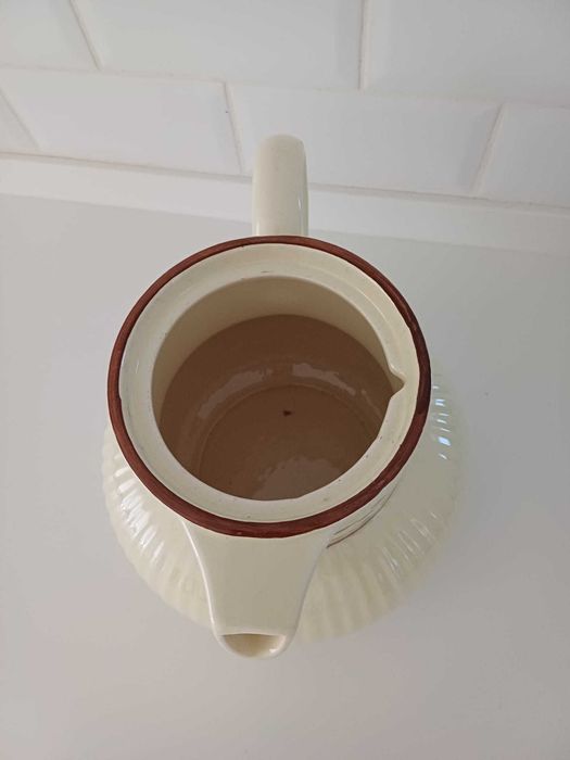 Jarro antigo pintado à mão.