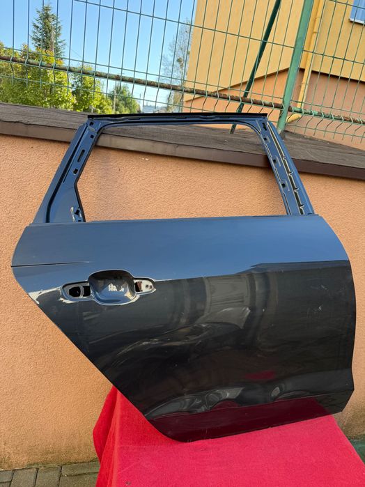 Audi A4 B9 Avant kombi prawy tył OE 8w0