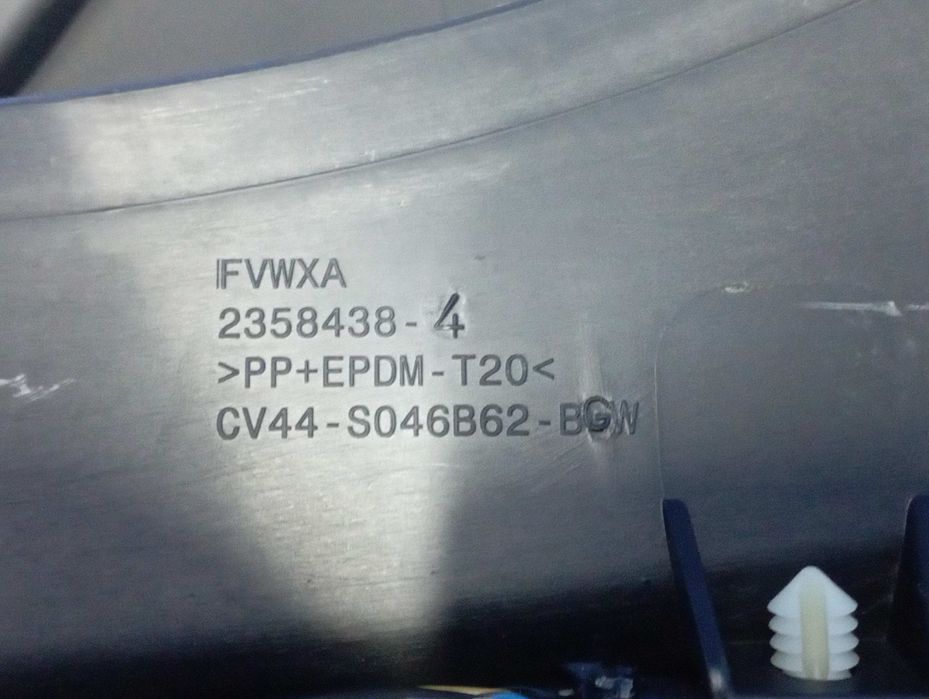 Жабо пластик зливовий Ford Kuga II жабо пластик Куга 2