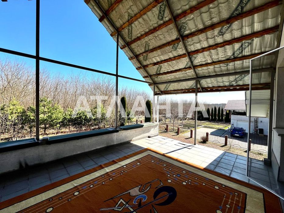 Продаж котеджу в смт Запитів + 10 соток землі.