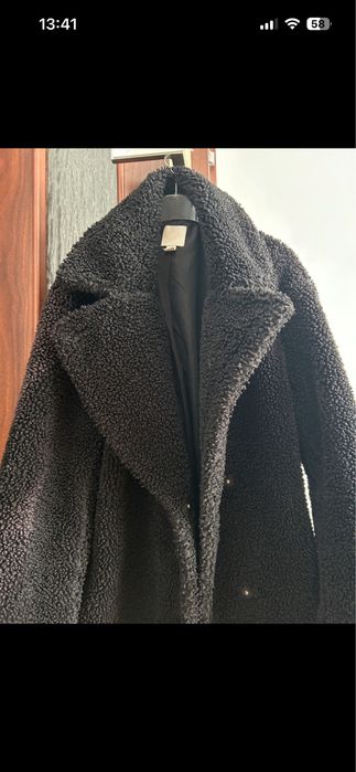 Czarne futerko H&M