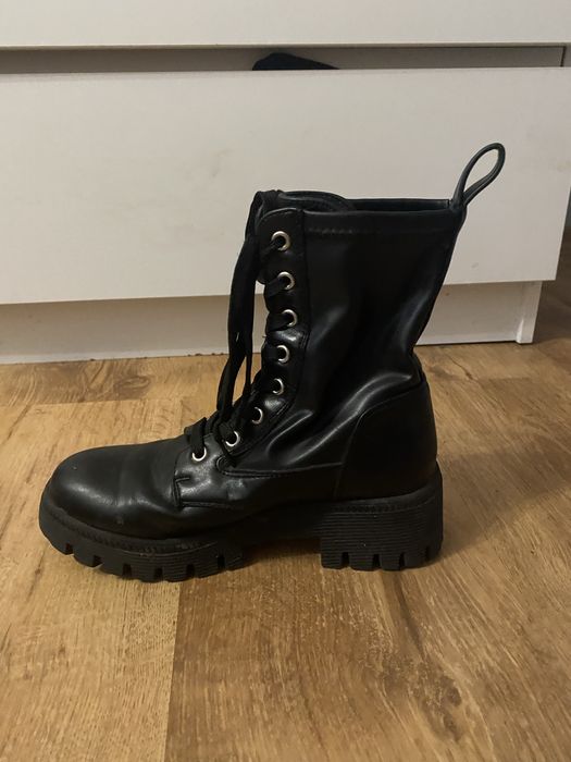 Czarne buty za kostke