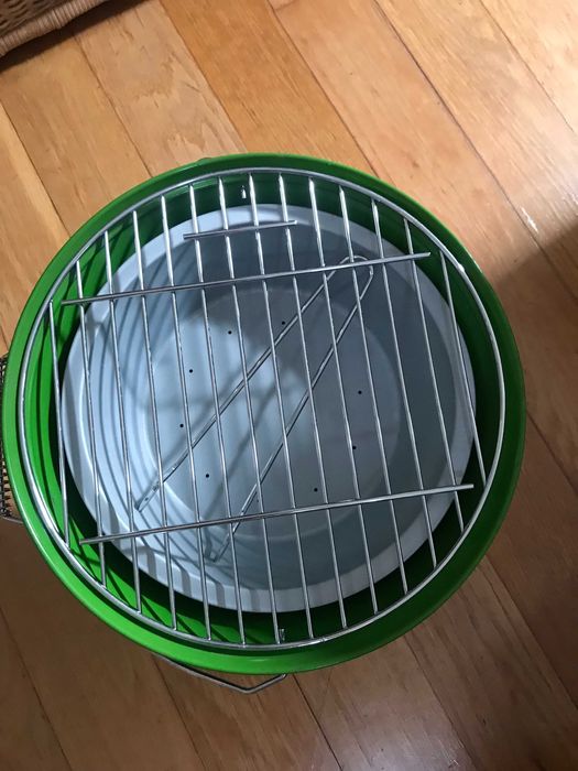 Grelhador pequeno - carvão ou brasas - nunca usado, original e único