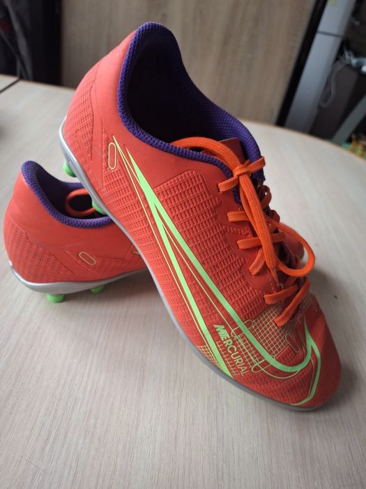 Копи, бутси, футзалки