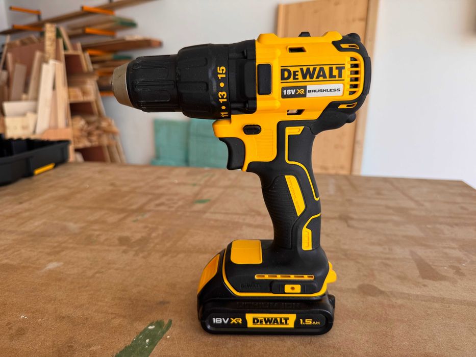 Aparafusadora Dewalt DSD777