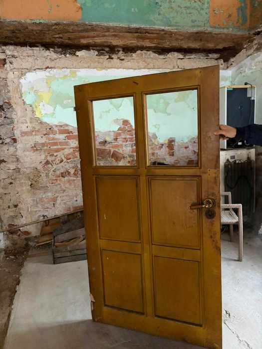 Drzwi drewniane na budowę