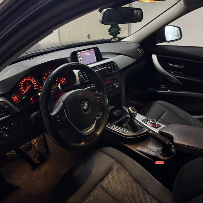 BMW 318D 2012 excelente carro