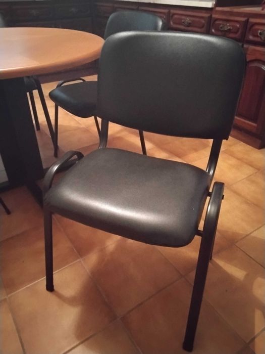 Mesa de reuniões com 4 cadeiras
