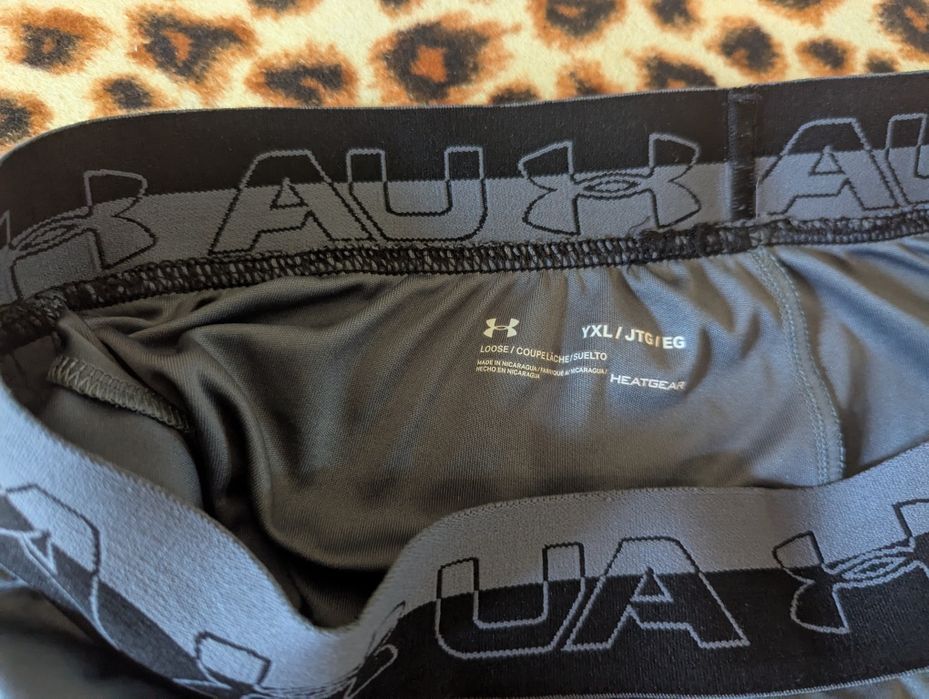 Підліткові шорти under armour yxl.