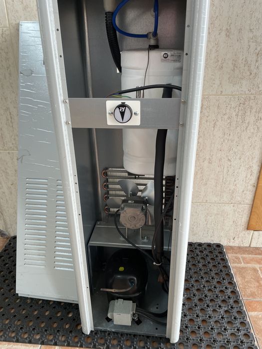 Fonte de agua refrigerada