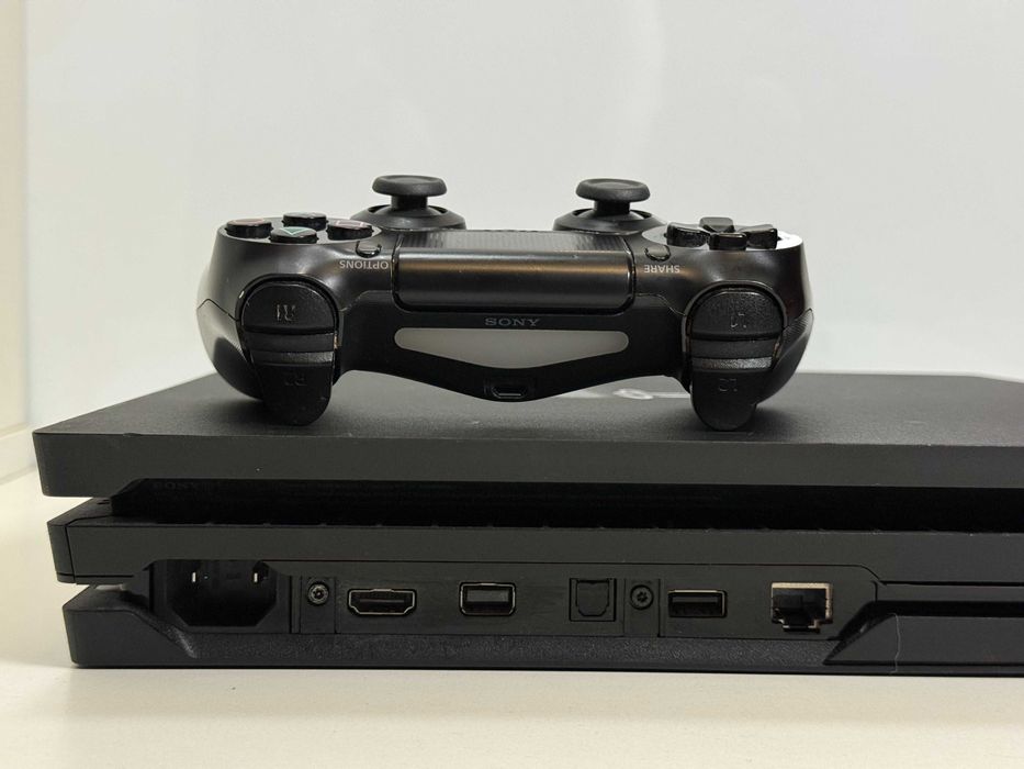 Konsola PlayStation 4 Pro 1TB - PS4 Pro - z Padem -