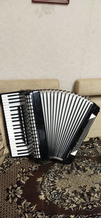 Повний 4/4 німецький акордеон  11+5.