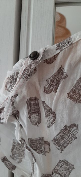 Camisa com motivos em castanho